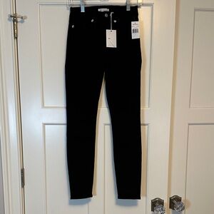NWT Good American “Good Legs” Black Skinny Jeans in size 0.
